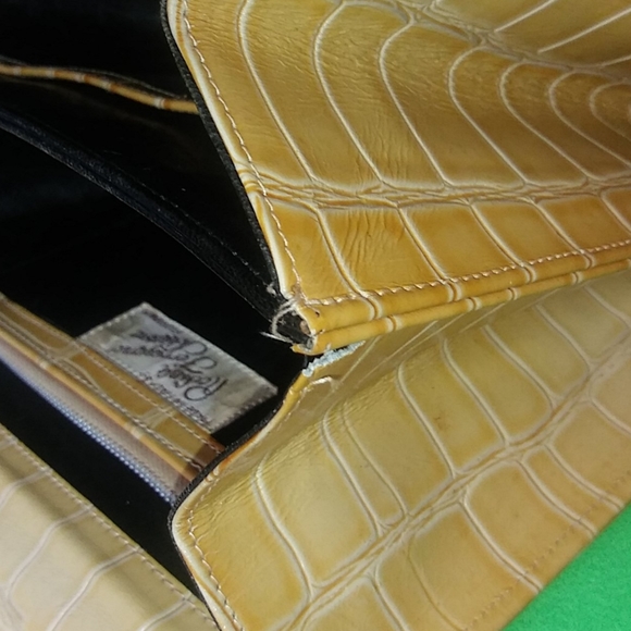 Rosina Ferragamo Schiavone Shoulder Bag - Picture 8 of 8